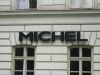 Schwarze Leuchtbuchstaben in München von Michel